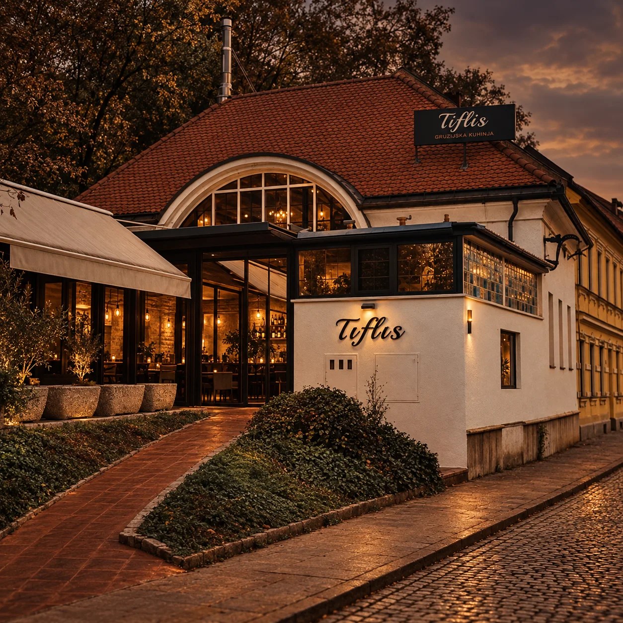 Tiflis restaurant atmosphere · 02